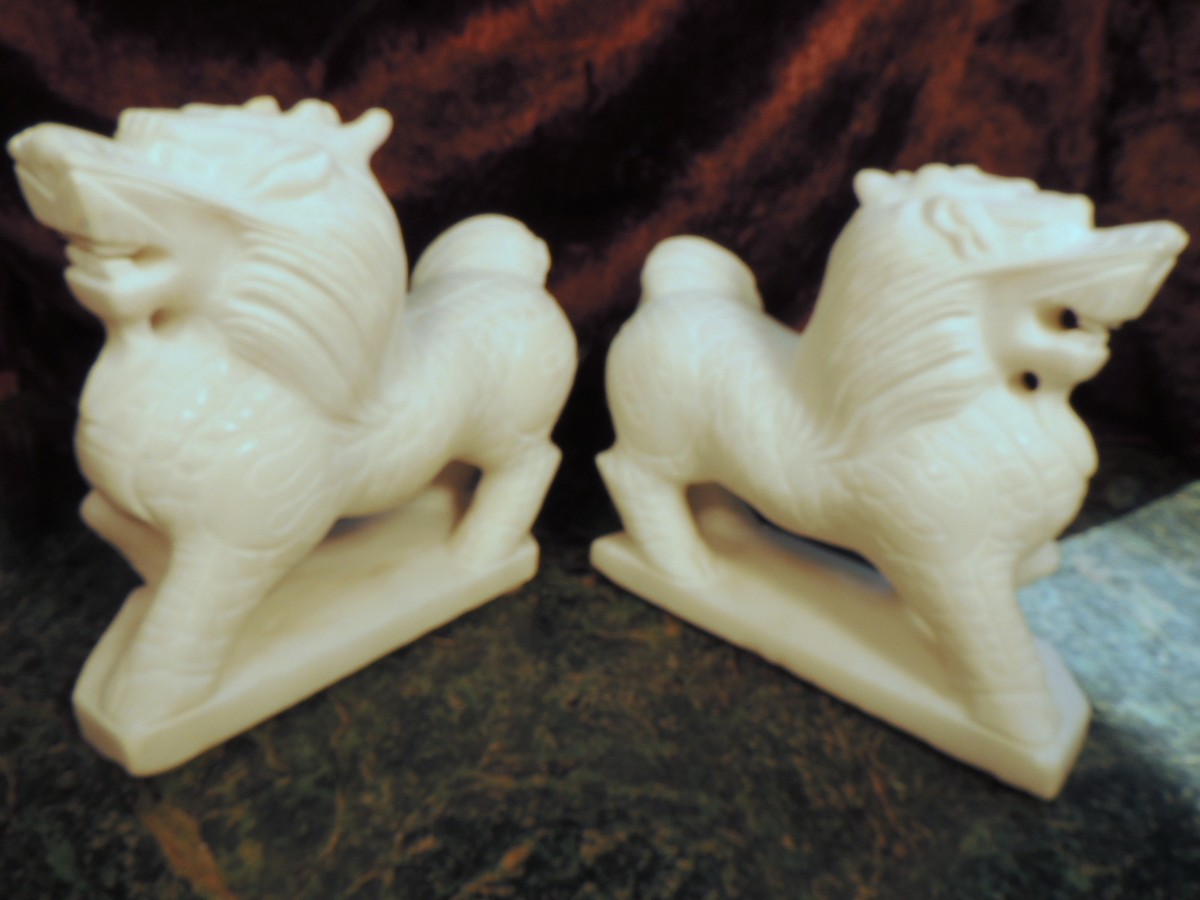 FAB Vintage CARVED Alabaster Marble FOO DOG Shisa Shi Lion Statues