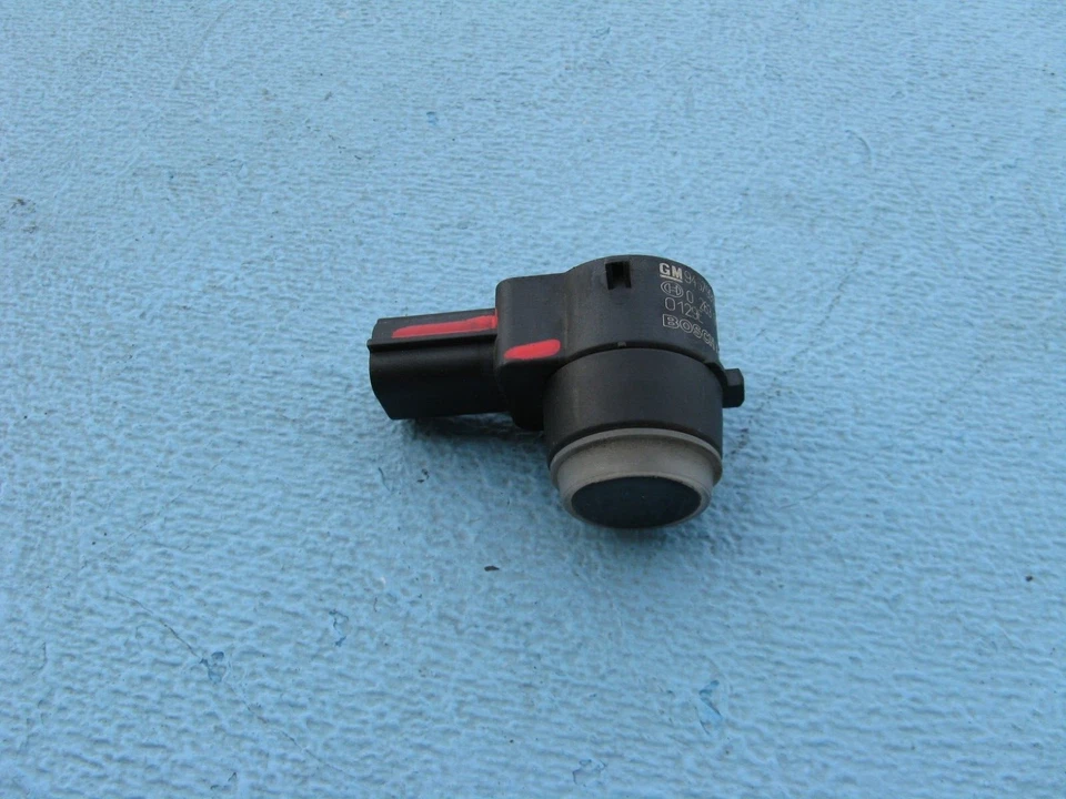 14 15 16 CADILLAC ELR FRONT BUMPER (1) BLIND SPOT ALERT SENSOR GM 94579916 #1 - Image 2 of 4