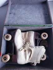 Antique CHICAGO Roller Skates CO. White Women's ROLLER SKATES 8 W/Case