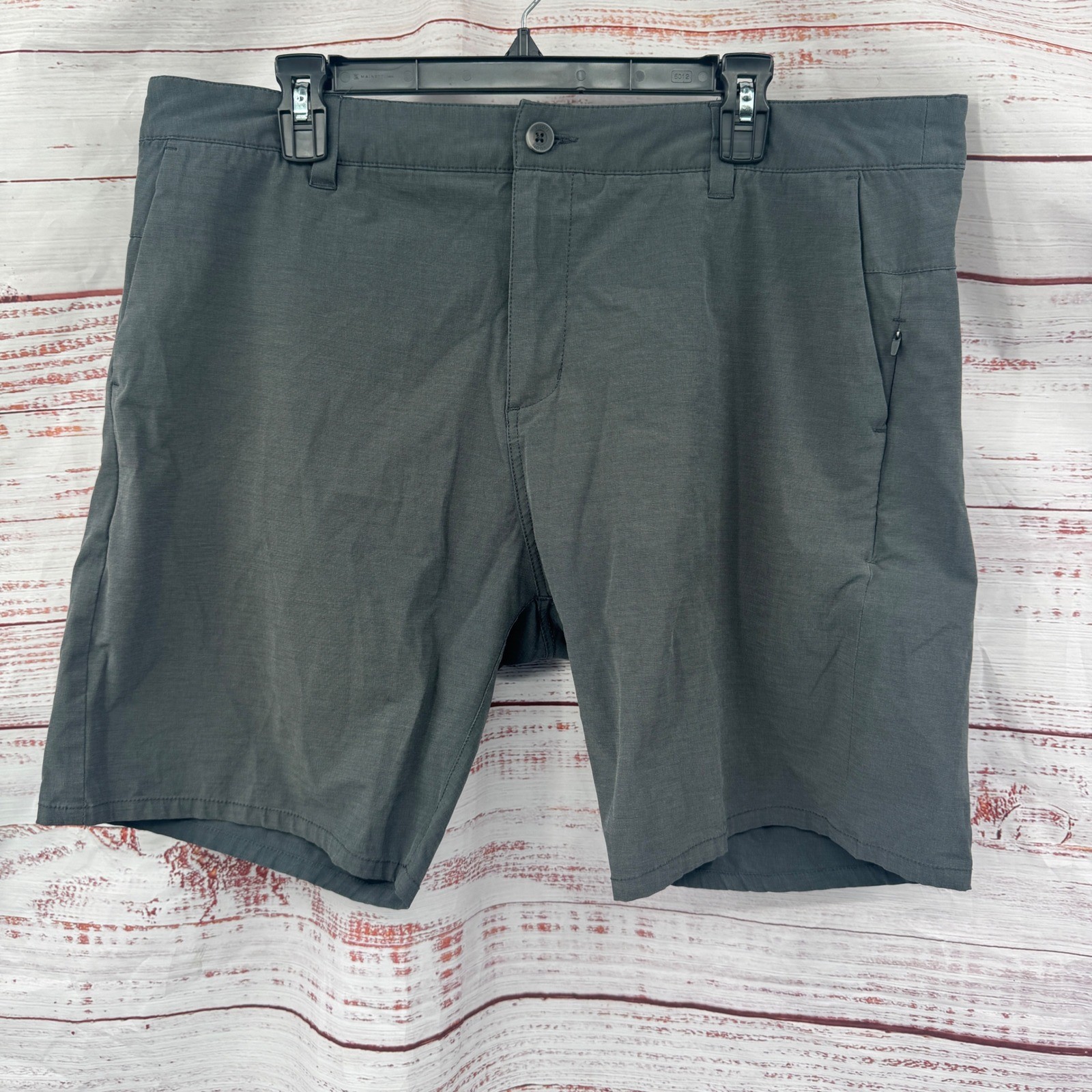 VUORI  Performance Shorts Mens Size 38 Dark Gray Quick Dry Zip Pocket Athletic