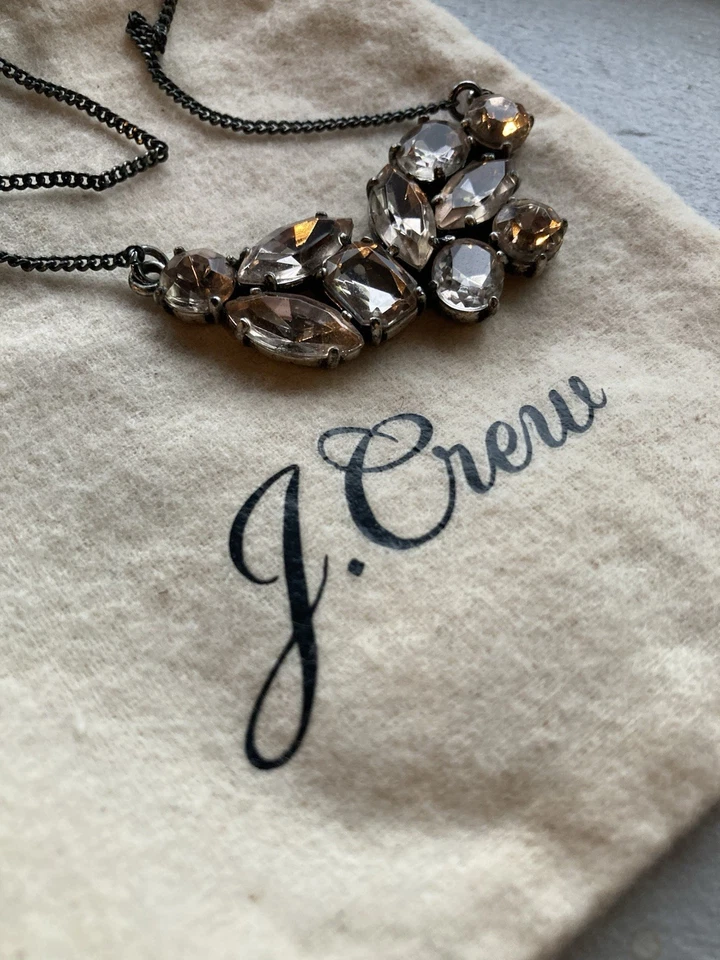 Colar pingente aglomerado de gema rosa metal preto oxidado J Crew Jcrew. Raro - Imagem 4 de 4