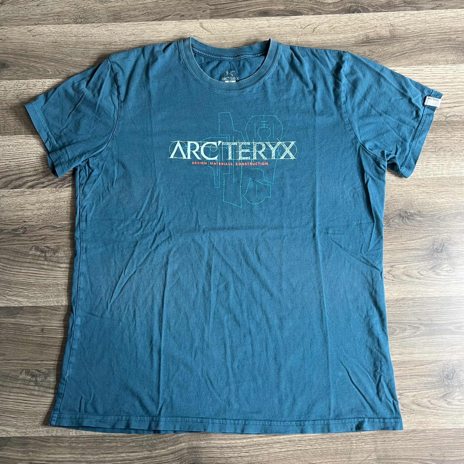 Arcteryx T Shirt Mens Large Short Sleeve Design Matericals Construction Gorpcore