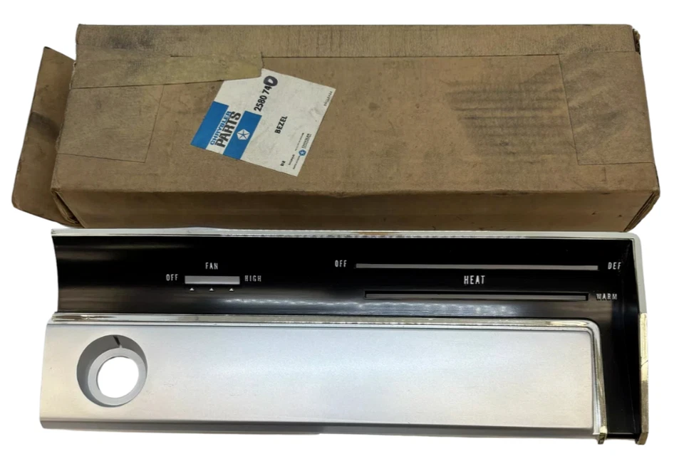 Dodge Dart 1966 panel de instrumentos radio aire acondicionado bisel de control de calefacción 2580740 nuevo en stock Foto 2 de 4