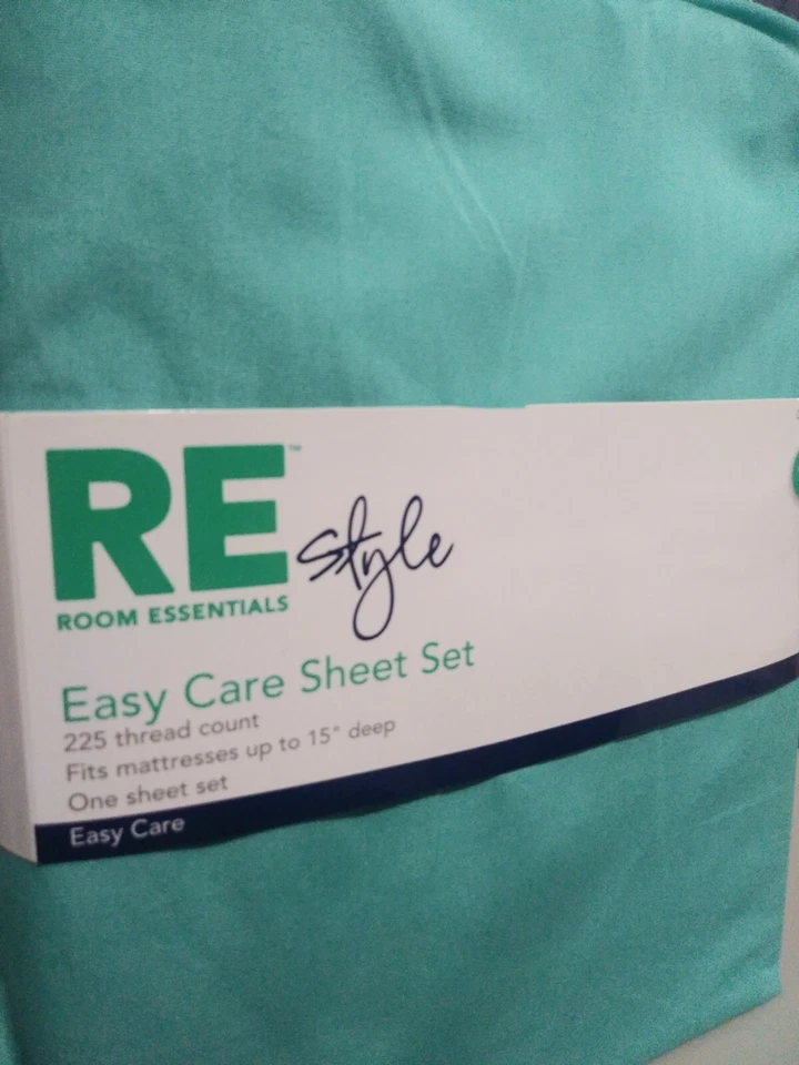 ROOM ESSENTIALS EASY CARE FULL SIZE SHEET SET 225 THREAD COUNT COLOR TEAL - Image 2 of 4