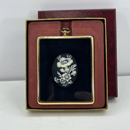 FLOWERS IN CAMEO FROM THE MINIATURE WORLD OF PETER BATES framed cameo - Picture 2 of 9