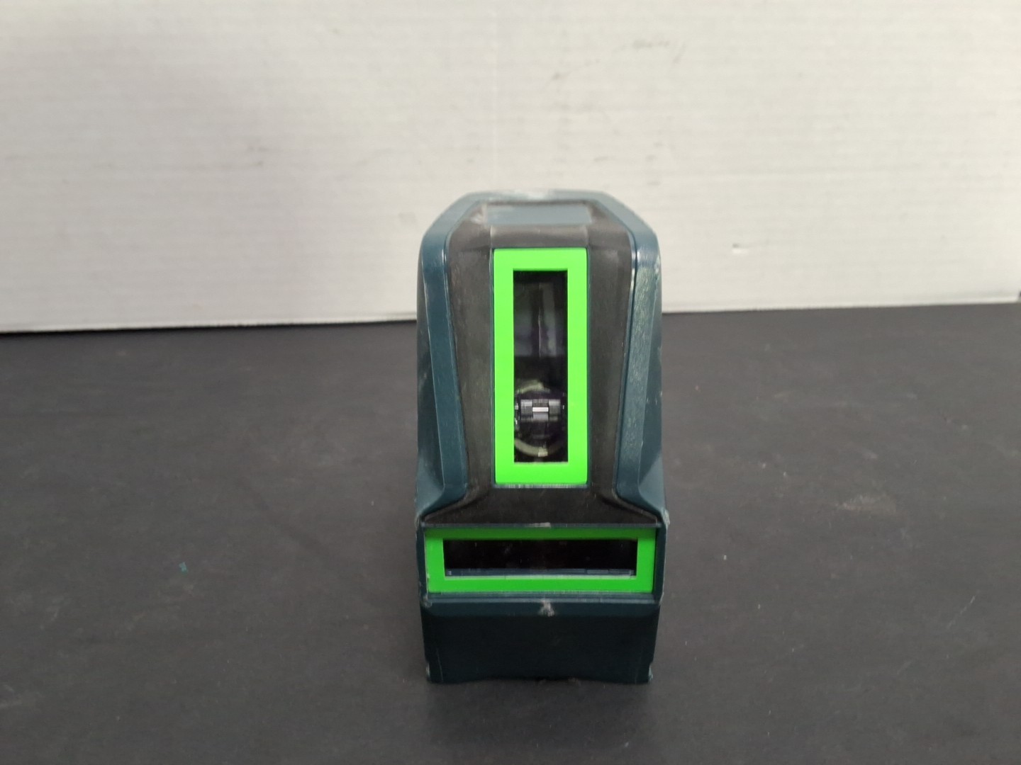 Bosch Professional GLL 100 G Cross-Line Self Leveling Green Laser Level w/ Case