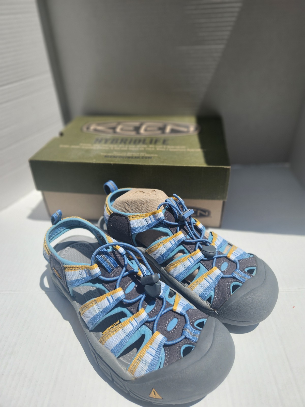 *NUOVO* SANDALI DONNA KEEN TAGLIA 9 AZZURRO RIGHE NEWPORT H2 1003443