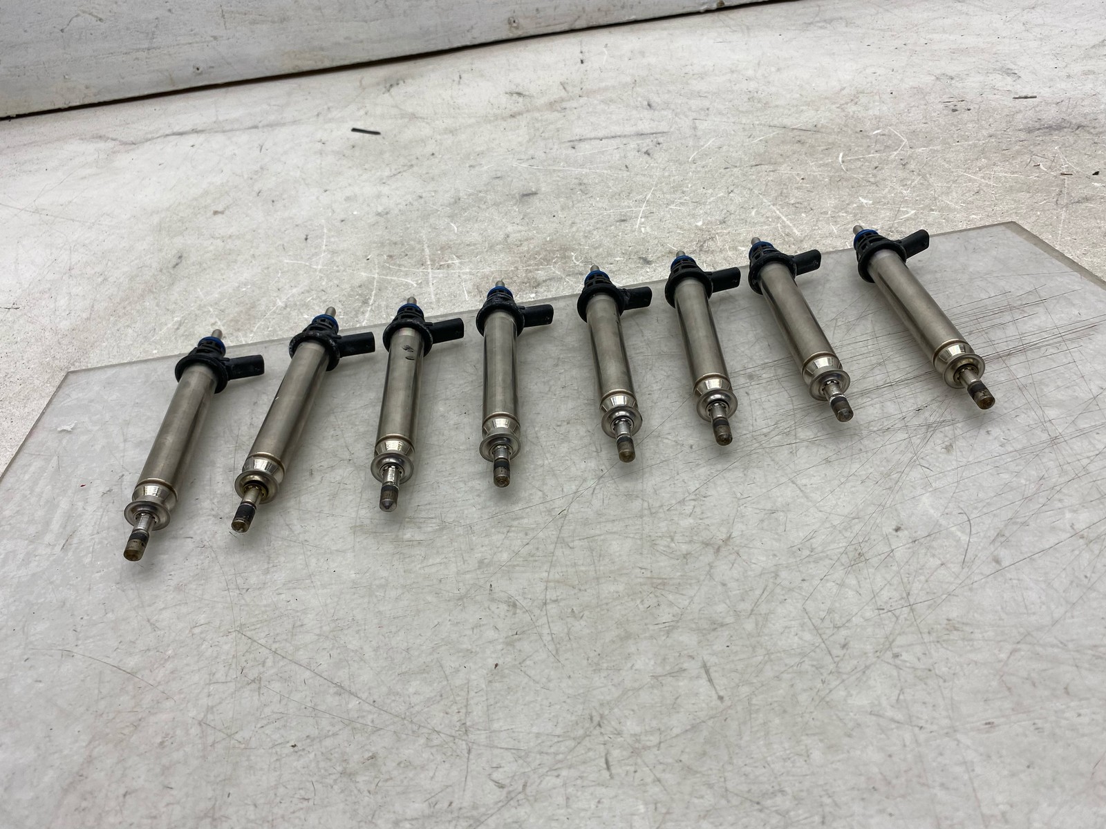 2020-2025 ASTON MARTIN DBX OEM 4.0L FUEL INJECTOR SET 8 PCS 2560705600