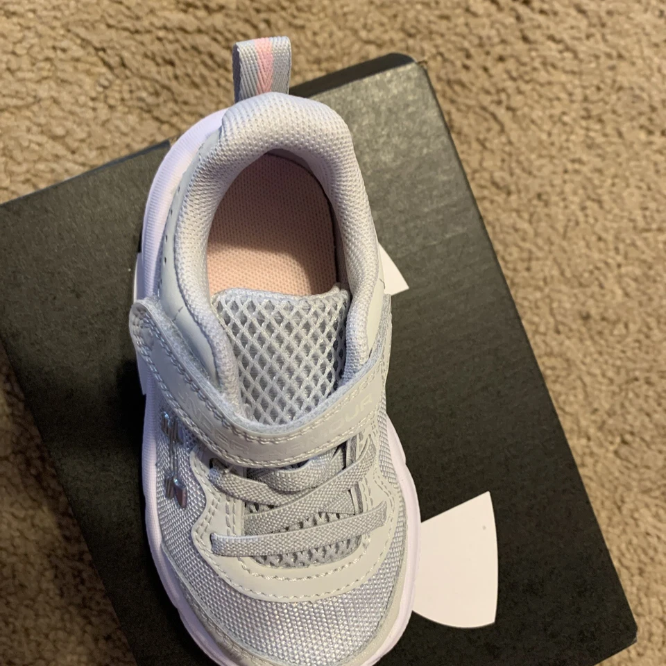 Новый под ARMOUR UA GINF Assert 10 AC Athletic туфли ребенка ясельного возраста девочки размер 6k серый - Изображение 2 из 4