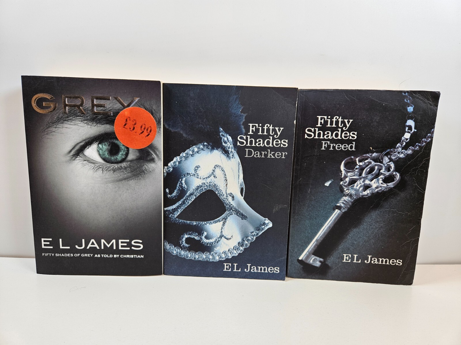 E L James Fifty Shades Darker Fifty Sahdes Freed Grey 3 x Romance Bundle PB