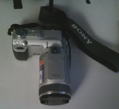 Sony DSC-F717 MPEG Movie HQX Digital Still Camera, WITH CASE, Made