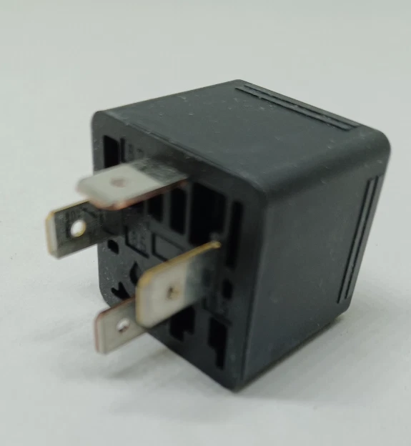 Bosch 0 332 019 103/ 0 986 332 209 Multi Purpose 12V OEM Relay - Image 2 of 3