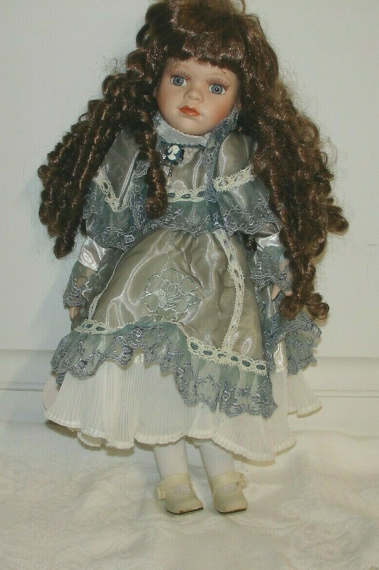 VICTORIAN PORCELAIN DOLL 16 in TALL FOREVER FRIENDS 