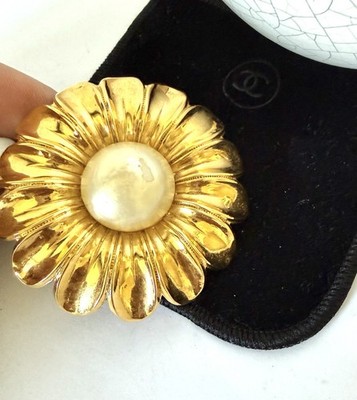 Chanel Brosche Barock Marguerite Perlmutt Couture Bijoux Vintage Schmuck alte Brosche