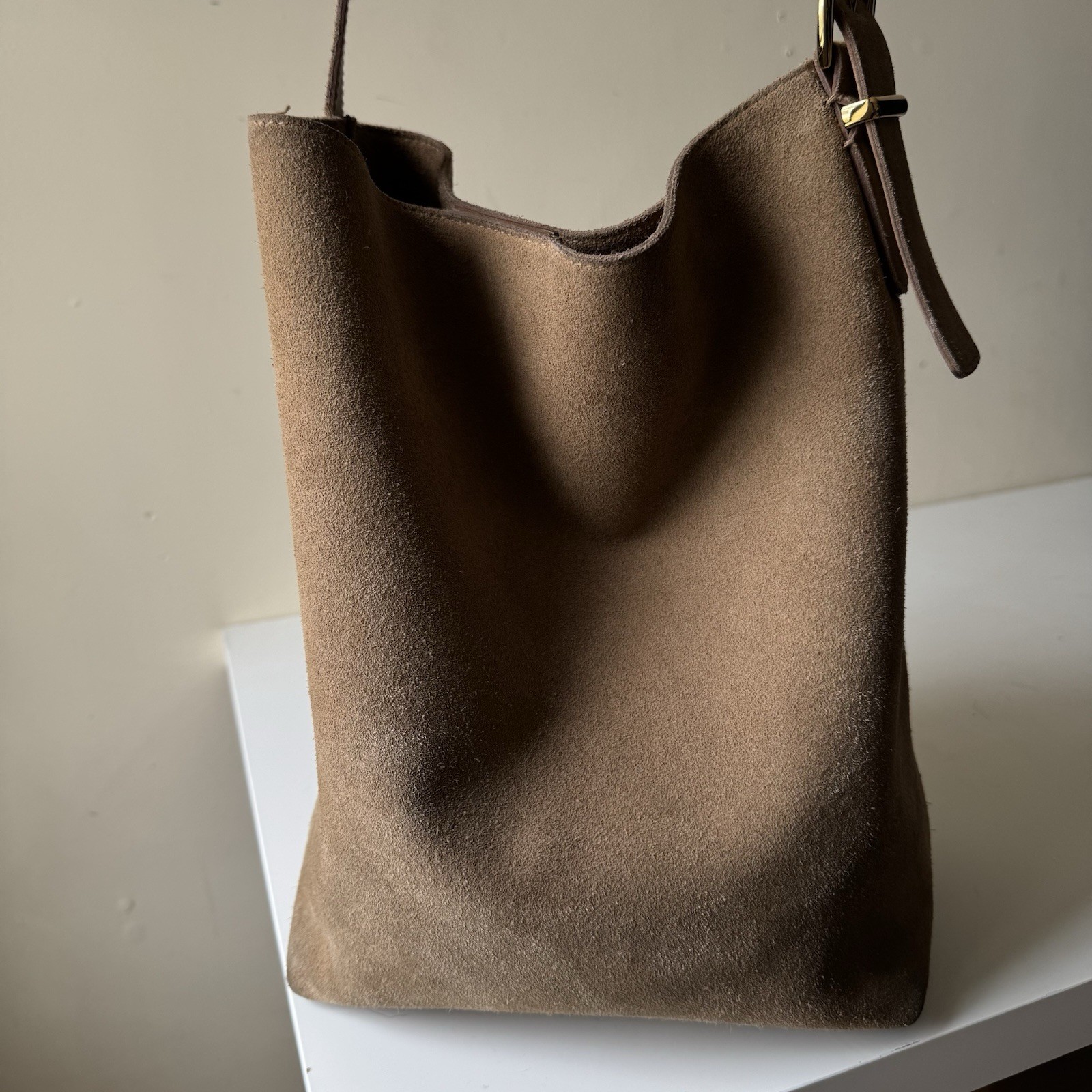 Madewell Essential Suede Bucket Tote Bag Tawny Khaki 10.5" W x 13.5" H x 6" D thumbnail 3