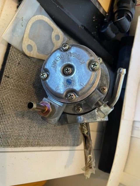 Bomba de combustible 17010-M6628 Kyosan Nissan Datsun 310 Foto 2 de 4