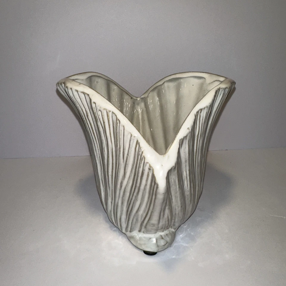 Jarrón maceta de gres estilo Bloomingville orgánico con forma de concha de mar Foto 3 de 4