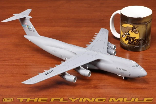 GeminiJets 1:200 C-5M Super Galaxy USAF 436th AW Eagle Wing #85-0007 Foto 4 de 4