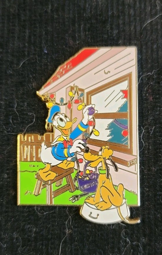 Disney Pin DS - Donald and Pluto - Christmas Lights - Holiday Decorating LE 250