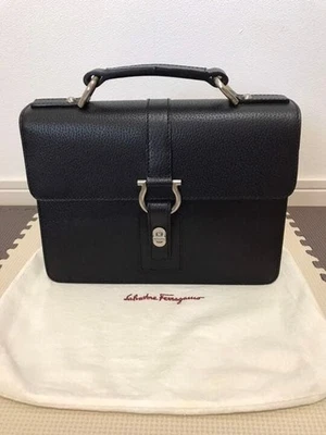 Mallette Salvatore Ferragamo Gancini en cuir noir homme 244513 Italie authent... - Photo 1/4