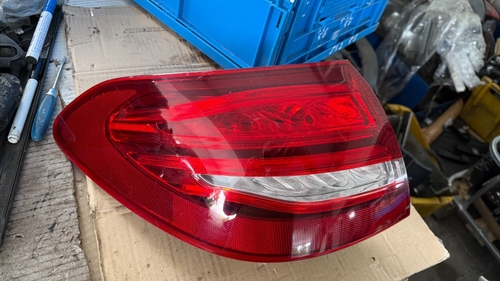 Original Mercedes-Benz Clase C W205 Luz Trasera Izquierda Exterior - Imagen 2 de 3