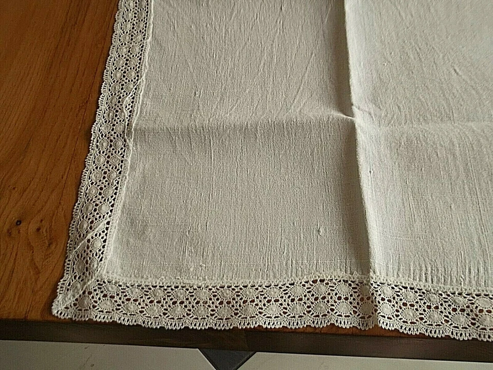 Linge ancien Centre de table lin epais avec pourtour en dentelle ( 80 x 51 cms ) - Photo 2/4