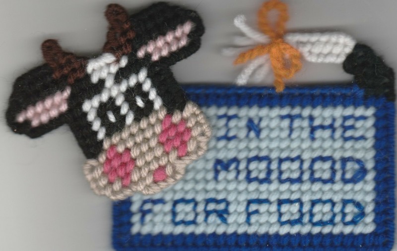 IN THE MOOOD FOR FOOD -- MESSAGE MAGNET IN PLASTIC CANVAS