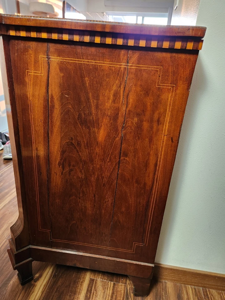 Cômoda de mogno Edwards and Roberts Regency (do estado de Lord Richard Acton) - Imagem 4 de 4