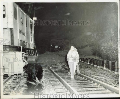 #ad 1956 Press Photo Workmen at the site of mud slide across Great Northern Railway $24.99