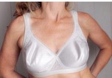 Vtg Playtex Cross Your Heart Size 34 C White Satin Full FigureWireless Bra S:767