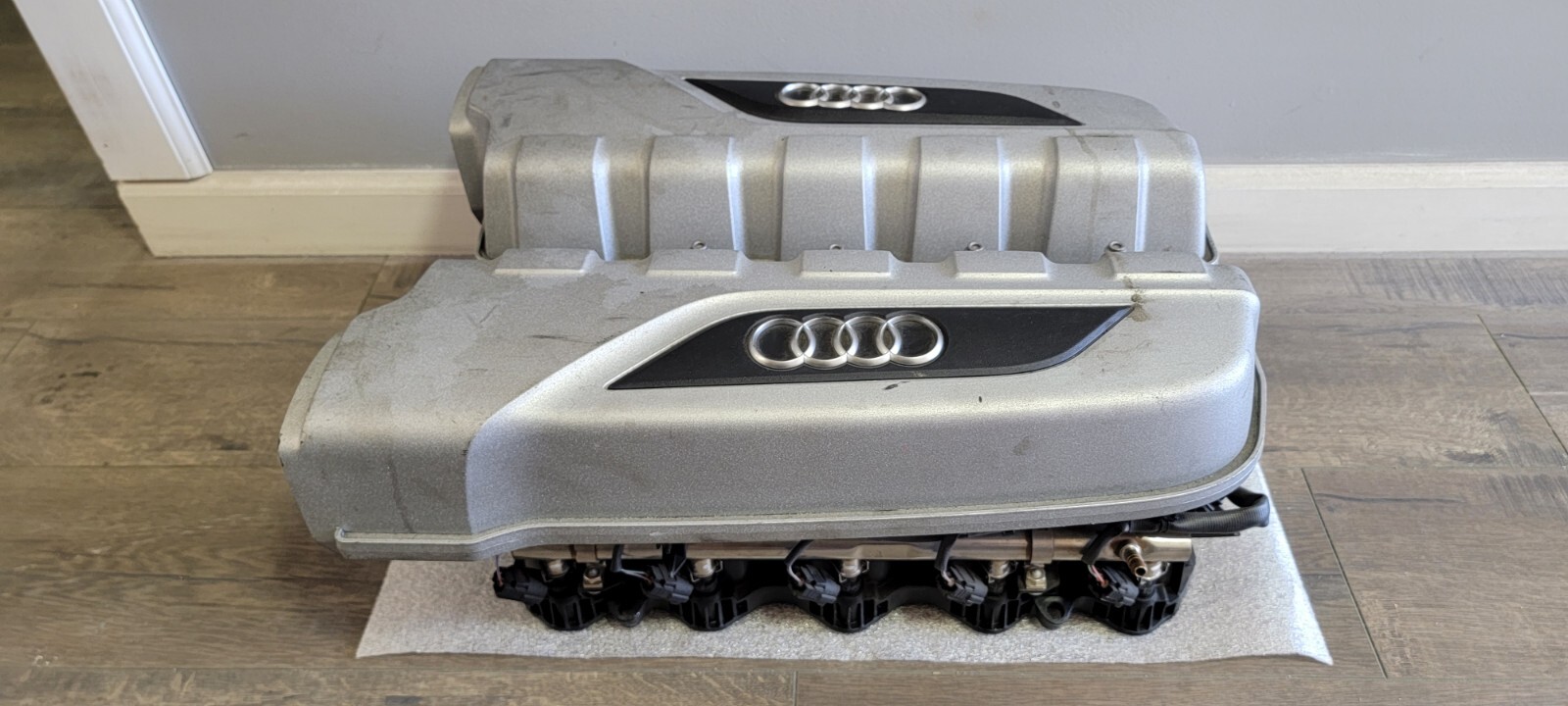 AUDI R8 V10 AIR INTAKE MANIFOLD OEM 07l133185AD 07l133185AC FUEL RAIL INJECTORS 