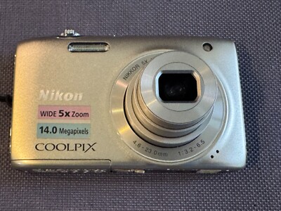 Nikon Coolpix S3100 14MP Silver Compact Digital Camera BUNDLE