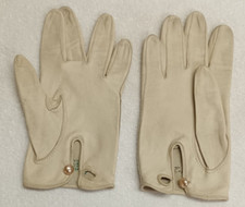 PAIR VINTAGE LADIES LANOLAV SIZE 6 1/2 IVORY GLOVES, ENRICHED WITH LANOLIN