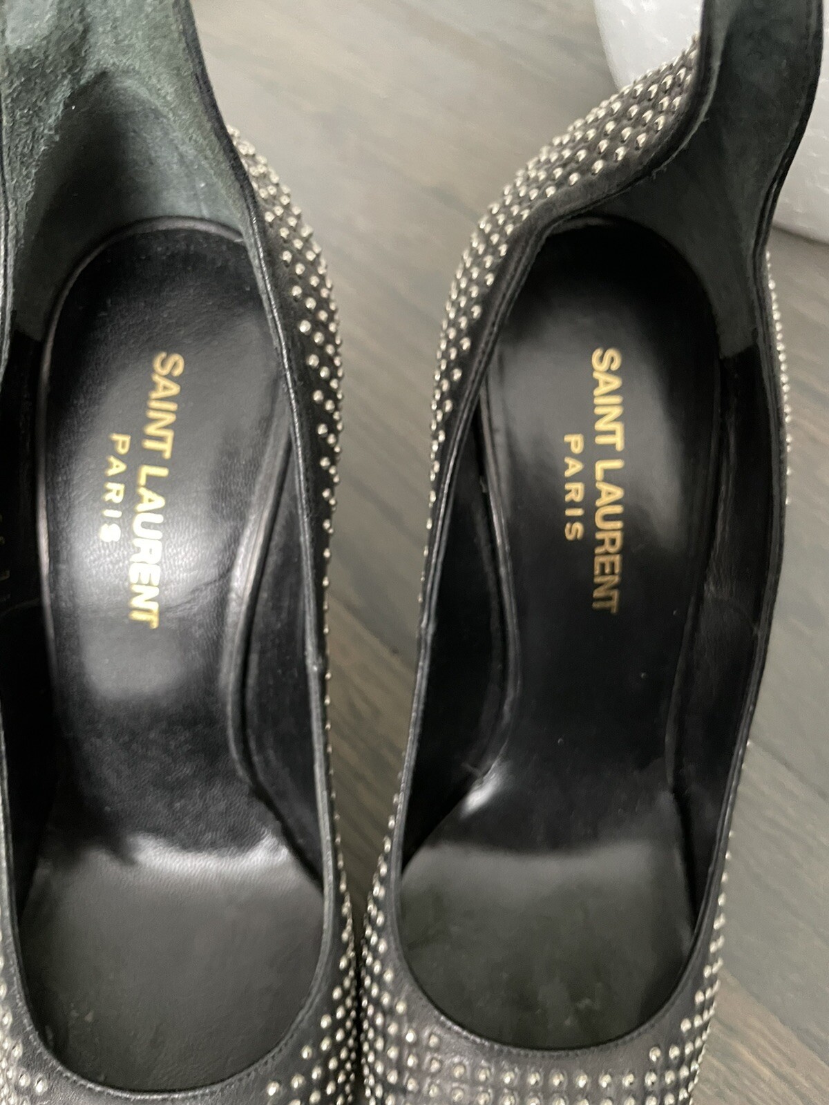 Pompa punta punta punta borchiata Saint Laurent Paris 37