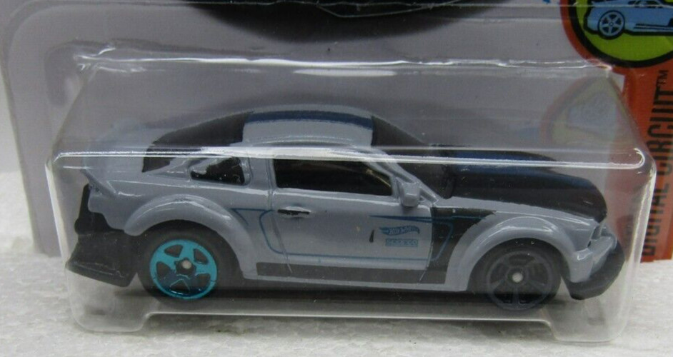 Hot Wheels 2016 2005 Ford Mustang #21/250