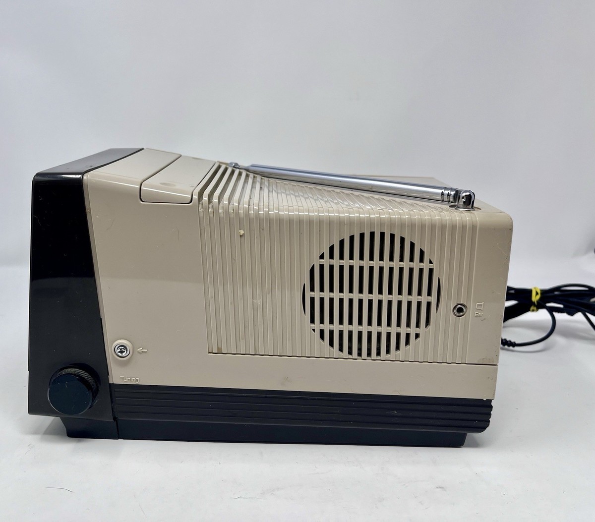 Vintage Panasonic AC/DC 4-Way Model TR-5111T TV & AM/FM RADIO With