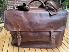 Klassische Vintage-Aktentasche  aus robustem, braunem Echtleder.