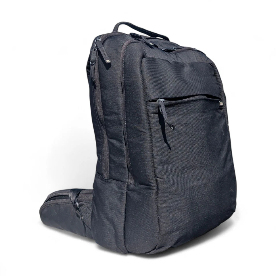 Mochila de viaje duradera Incase ICON bolsa para computadora portátil de nailon de 16 pulgadas negra Foto 4 de 4