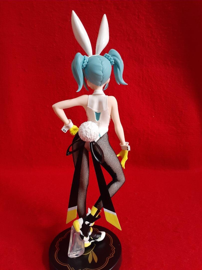 Hatsune Miku Black Bunny Street Ver Figure Set BiCute