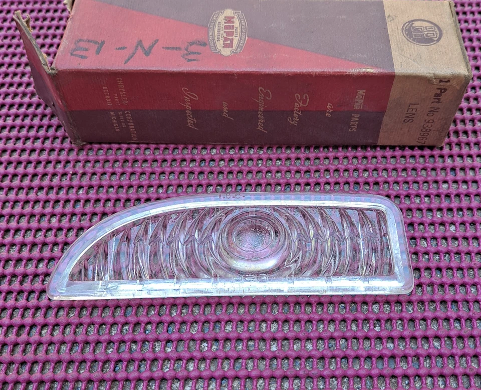 Plymouth P14 1942 Special Deluxe NOS MoPar izquierda lámpara de estacionamiento lente de vidrio Foto 2 de 2
