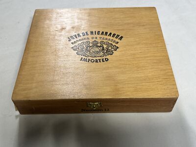 Vintage Joya de Nicaragua Numero Eleven 11 EMPTY Cigar Box EUC