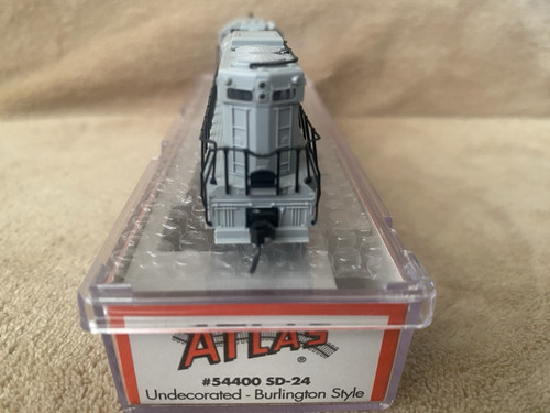 ATLAS N SCALE 54400 UNDECORATED BURLINGTON CB&Q STYLE SD-24 LOCOMOTIVE DCC READY - Picture 5 of 12