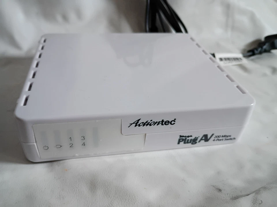 ActionTec MegaPlug AV 200Mbps 4-Port Ethernet Switch HPE400AVP - Image 3 of 4