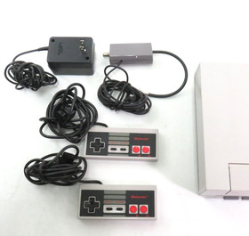 Nintendo NES Control Deck With 2 Controllers & Cables (S)