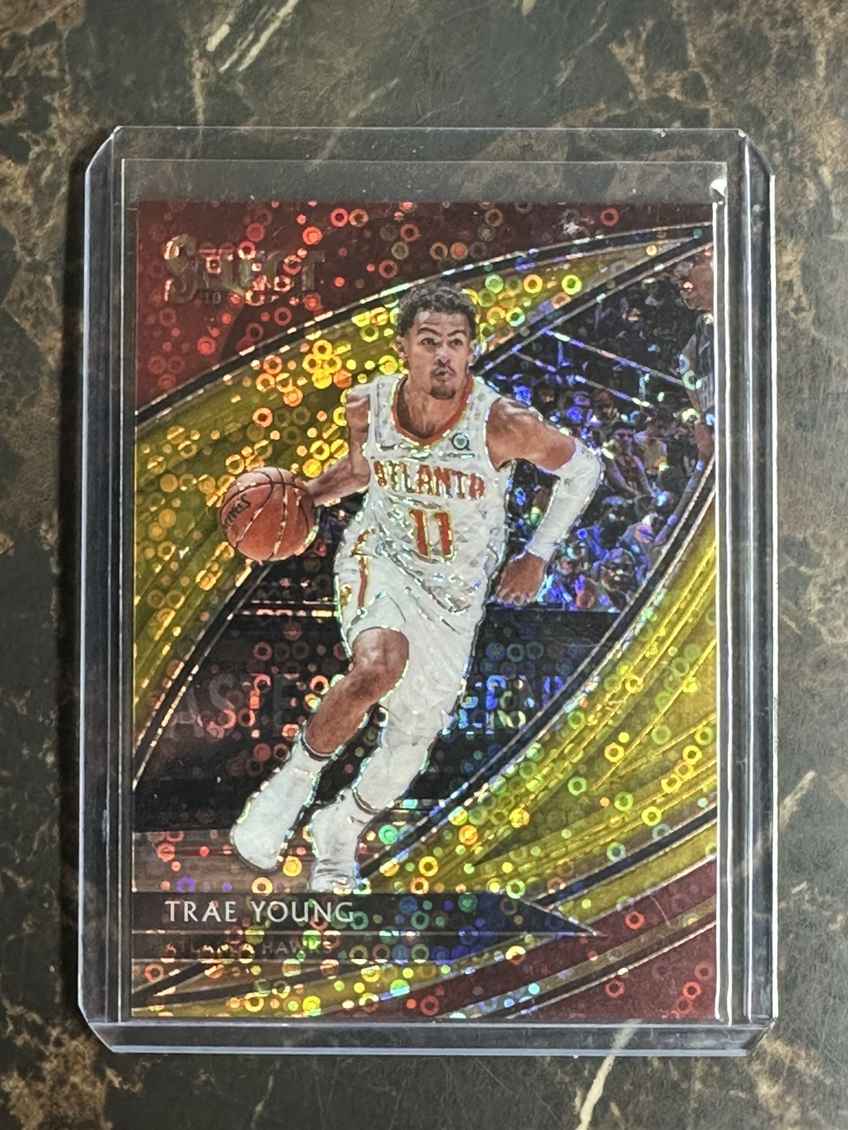 2019-20 Select Trae Young Disco Gold Prizm Courtside /10 #237