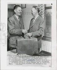 1955 Press Photo South Dakota Gov. Joe Foss with his predecessor Sigurd Anderson