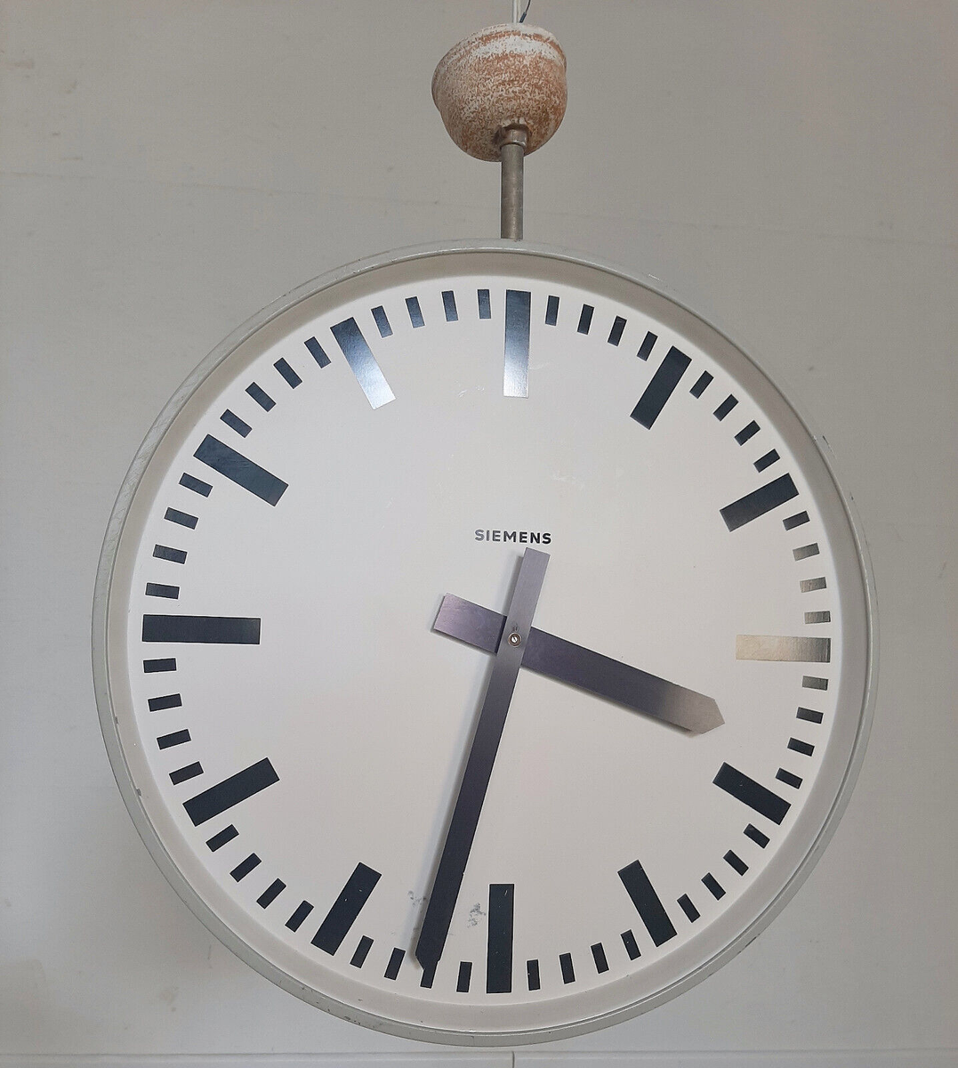 Siemens Bahnhofs-Werkstatt-Werksuhr, Funkhausuhr cm
