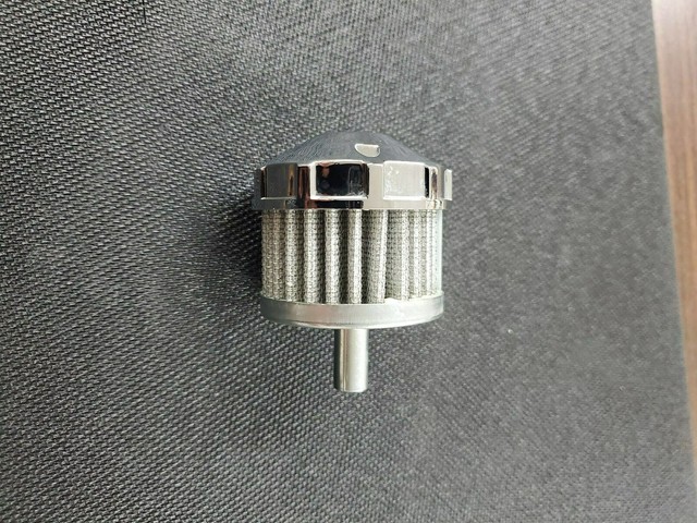 Crankcase Breather Filter For Harley Davidson Big Twin Engines – With Chrome Mounting Bracket