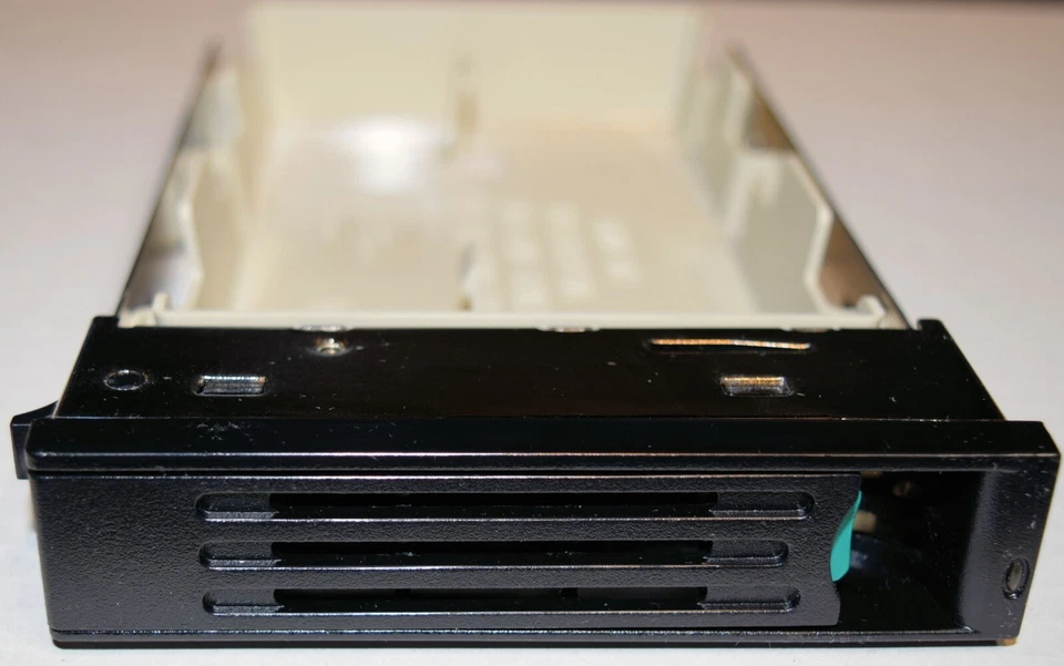 Intel Drive Bay Carrier, 3.5-inch, SCA, FXX2DRVCARBLK, NOS - Image 2 of 4