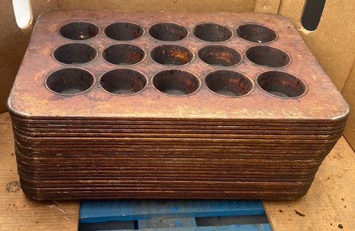 Commercial Muffin Min-Cake Pan 15 Count 26 x 18 x 2.5" Chicago Metalic 45305
